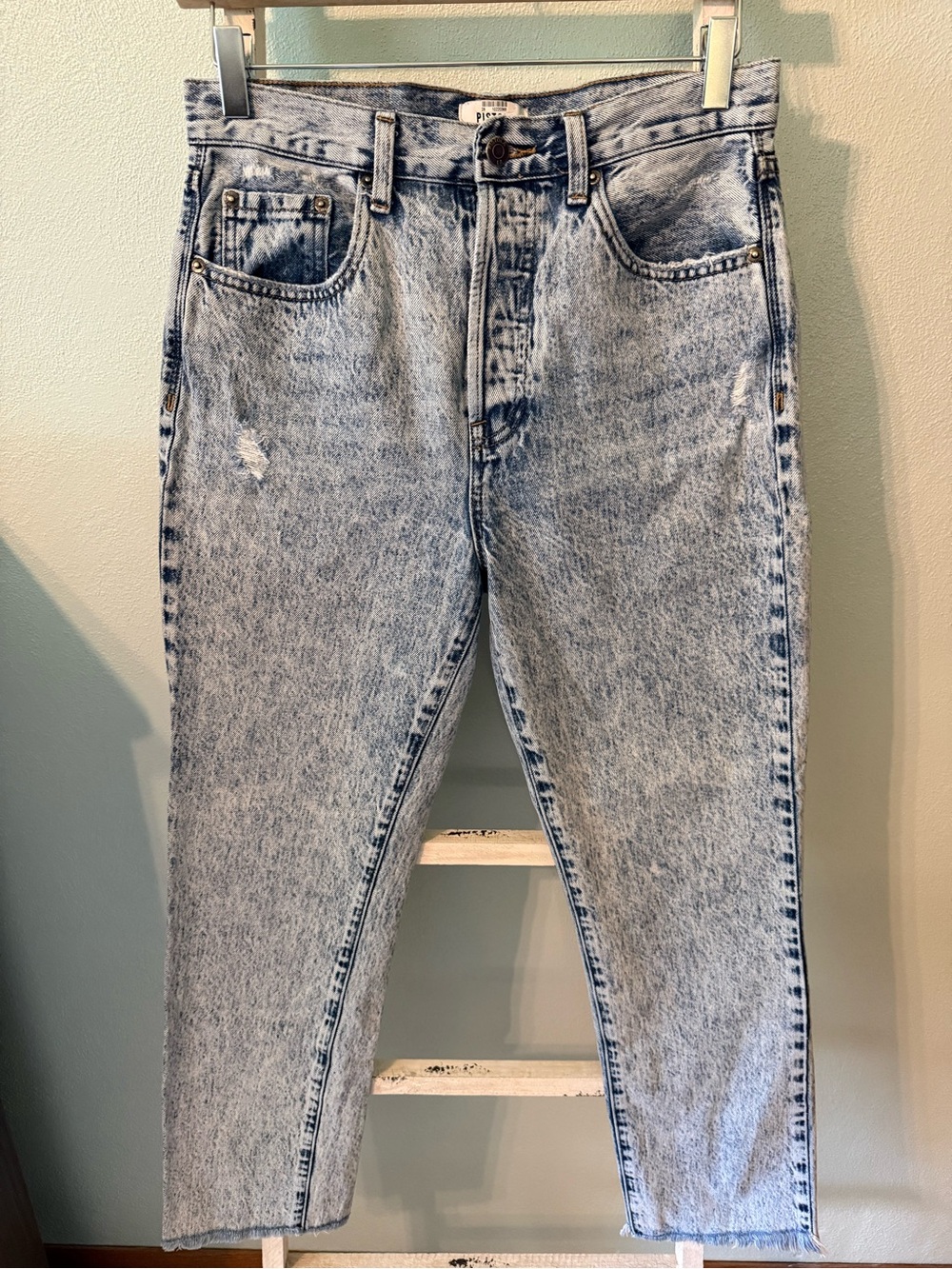 Pistola Keaton Slim Straight High Rise Light Acid-Wash Jeans Distressed Size 28